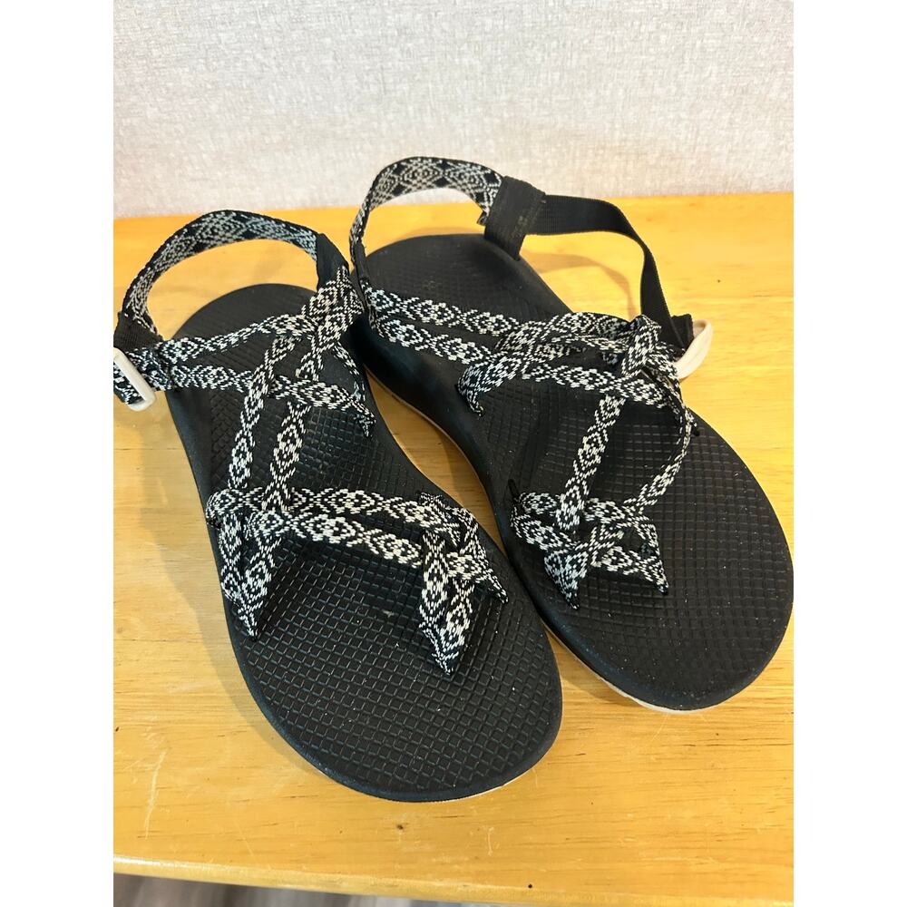 Chaco Z/Cloud X2 Sandals Women SZ 10 Strappy Beach Sports Aztec Geometric EUC
